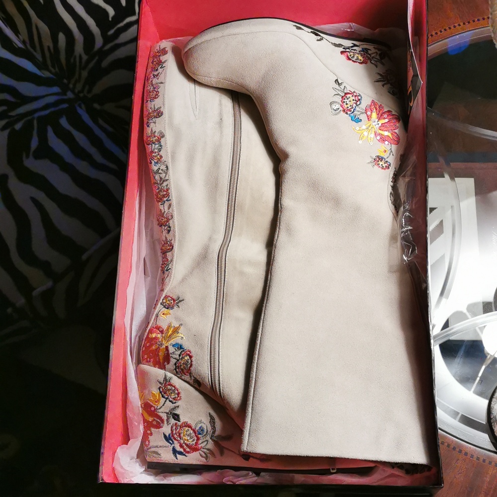 Beverly Feldman suede boots